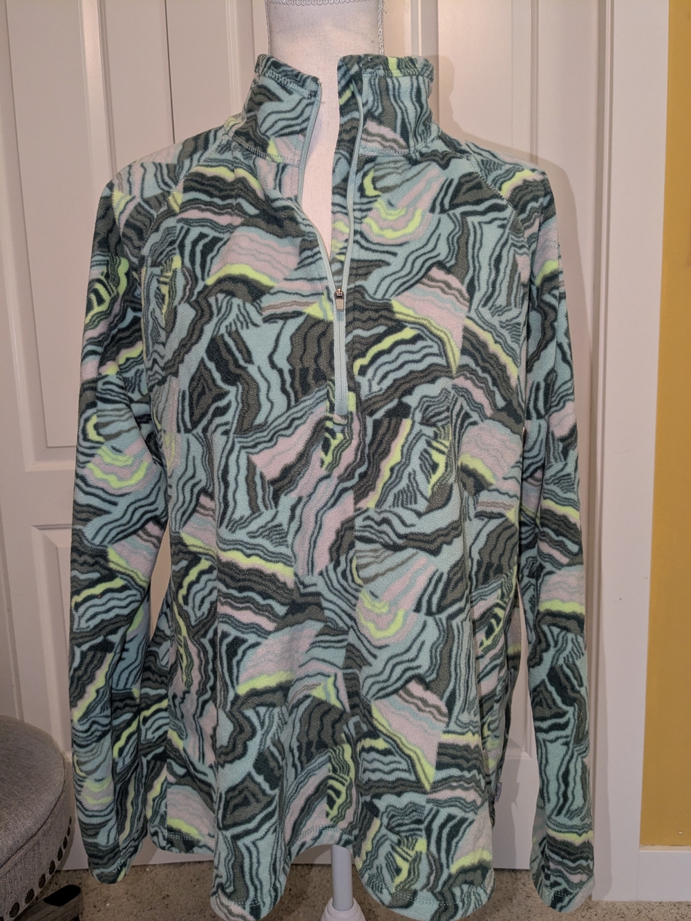 Eddie Bauer XL ,  Abstract Half‑Zip Pullover - Mint, Green , Yellow, Gray
